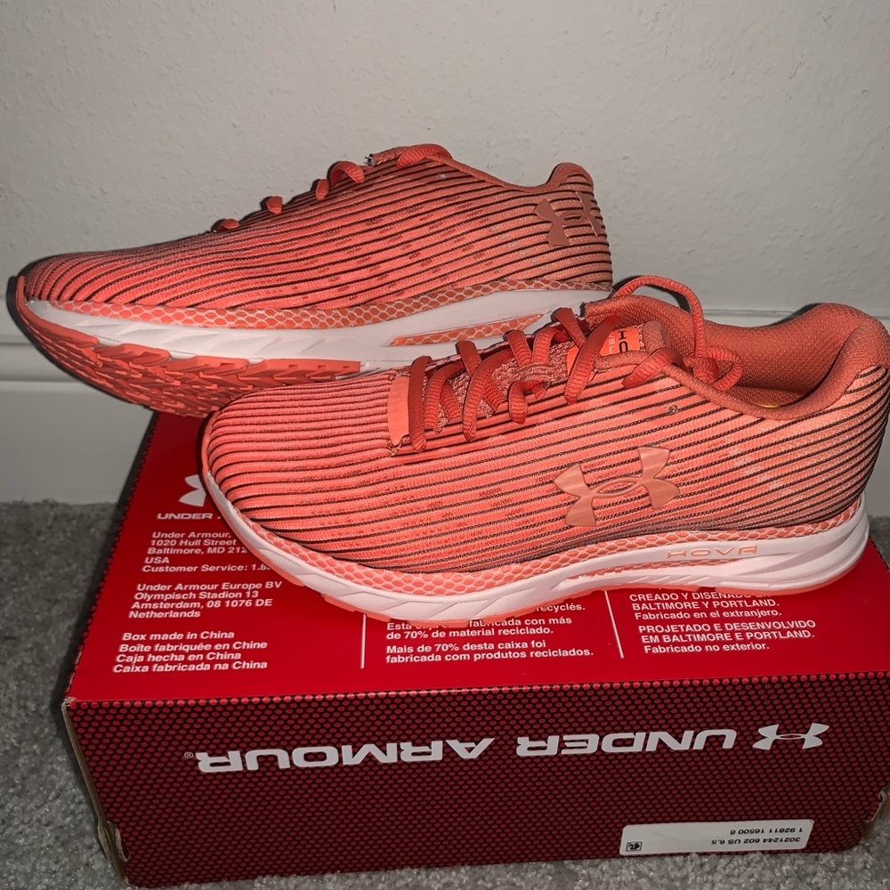 Women’s Size 6.5 UA HOVR Velociti 2 Running Shoes